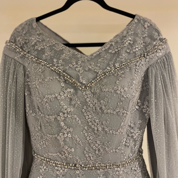 Luxury Princess dress, suitable for engagement, silver gray , size 42, worn once - Picture 7 of 9